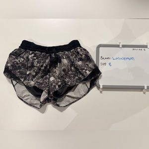 Size 8 Lululemon Hotty Hots 2.5 inch inseam floral